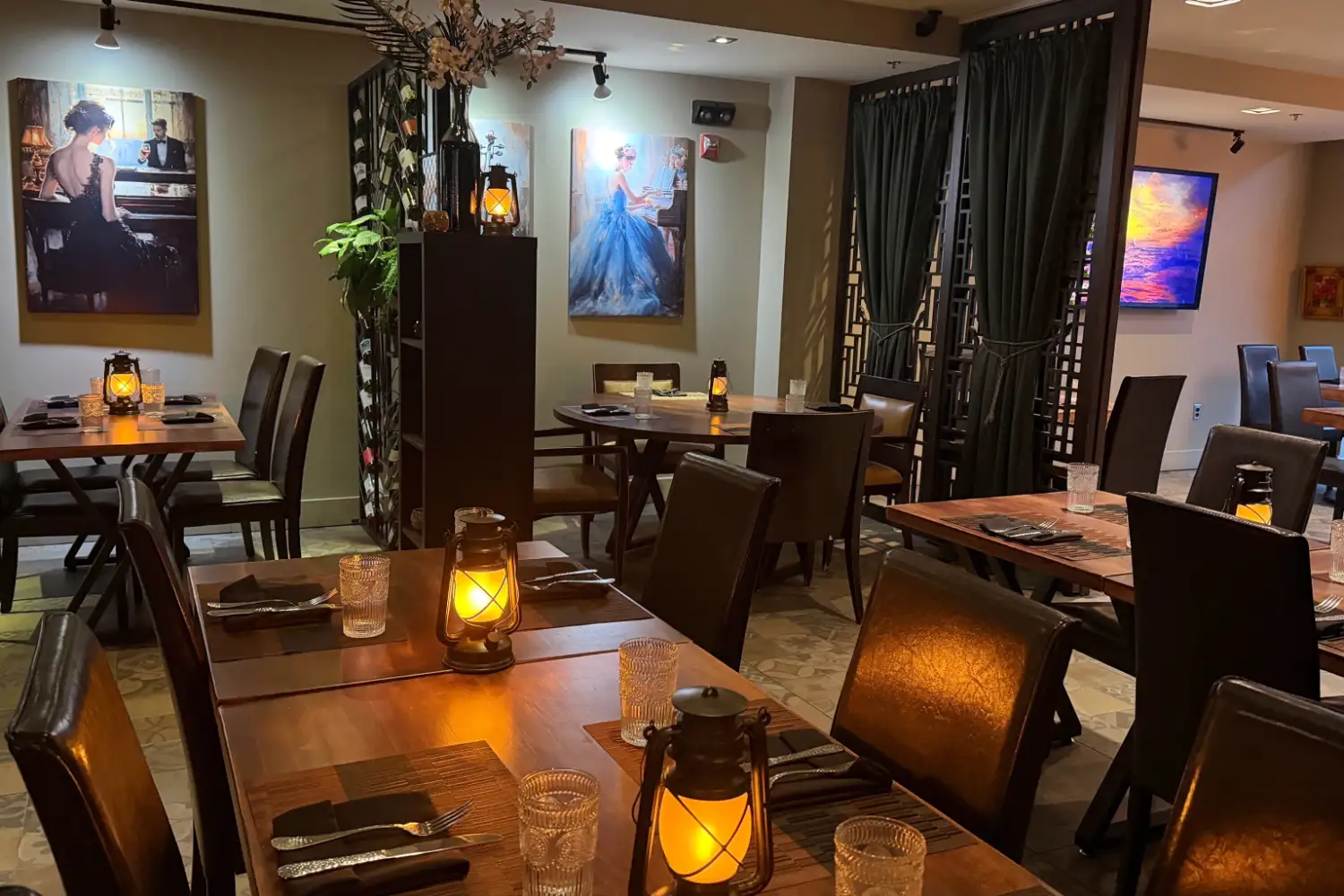 Banquette seating & pendants