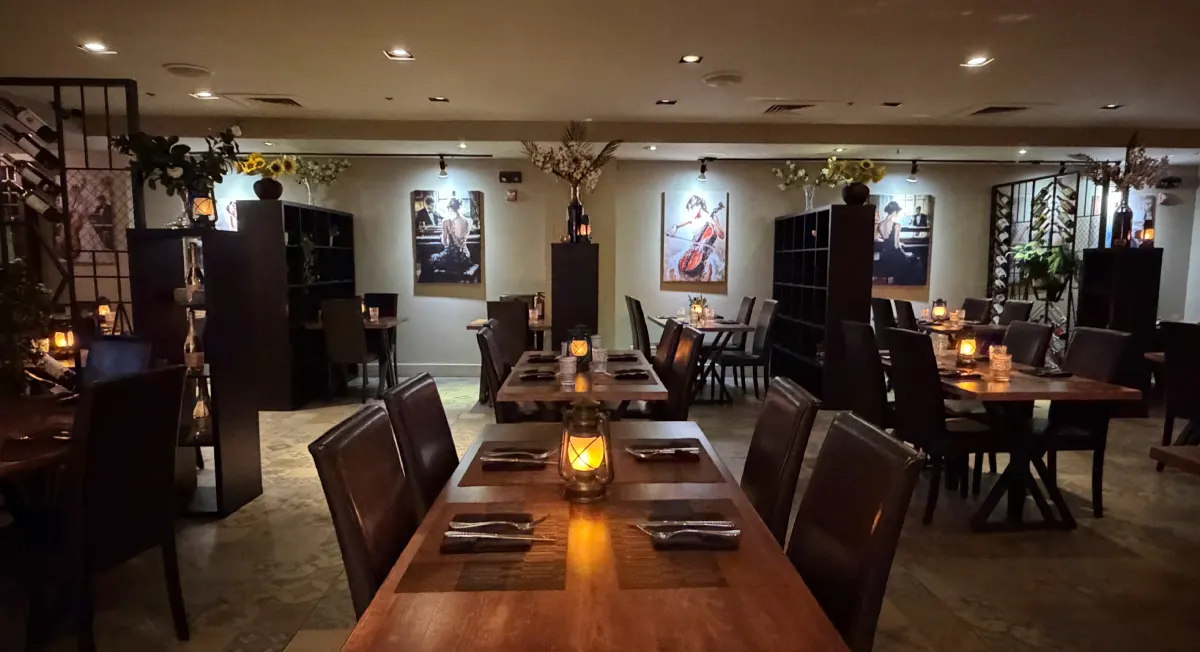 Banquette seating & pendants